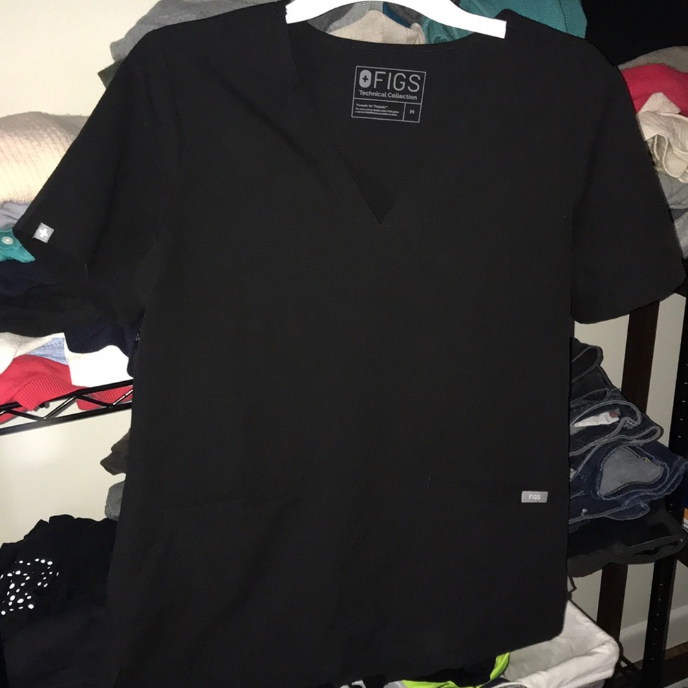 Figs black Casma 3 pocket scrub top - medium